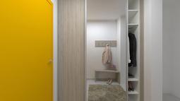 drsna vrata v predsobi z ogledalom