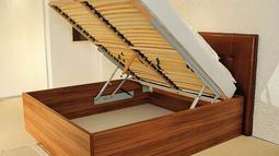 dvignjena vzmetnica pri dvizni postelji