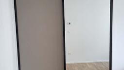 dvodelna vgradna omara na hodniku