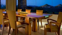 elegantna_lesena_miza