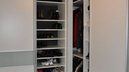 garderobna kotna omara