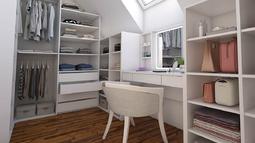 garderobna soba z mizico