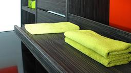 garderobna soba z roza predali