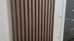 klop in obešalna deska v predsobi