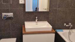 kopalniški element pod umivalnikom