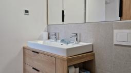 kopalniški element s stranskimi policami