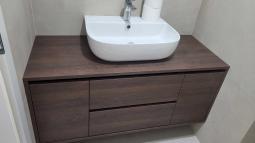 kopalniški element pod umivalnikom