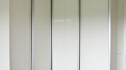 kotna omara v beliibarvi