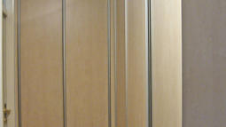 kotna omara v predsobi