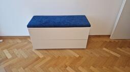 oblazinjena klop za predsobo