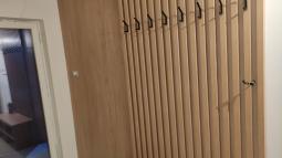 okrasne letvice za obešalno steno v predsobi