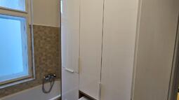 omara po meri v kopalnici