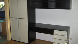 omara in pisalna miza