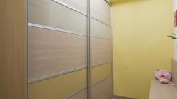 omara z drsnimi vrati