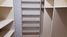 omare v garderobni sobi