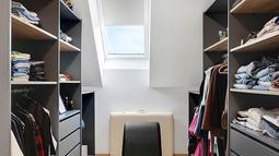 omare v garderobni sobi