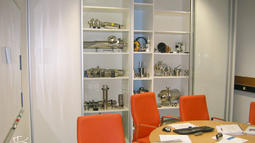 omere v konferencni sobi