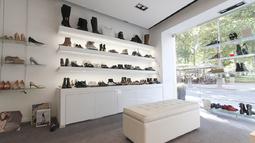 oprema trgovine s cevlji