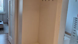 opremljanje predsobe z vgradno omaro po meri