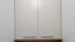 ozka omarica za kopalnico