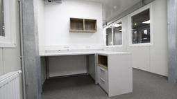 pisalna miza s predalnikom