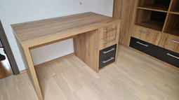 pisalna miza za pisarno