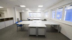 pisalne mize v pisarni