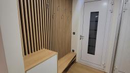 pohištvo po meri z drsnimi letvicami po naročilu