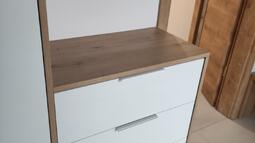 predalnik v predsobi