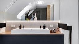 predalniki pod umivalnikom v kopalnici