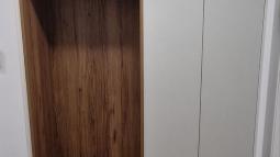 predsoba s prilagodljivim pohištvom