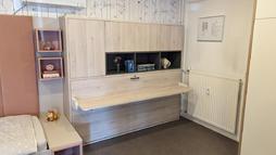 skrita postelja tomi