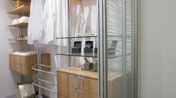 steklena vrata v garderobno sobo