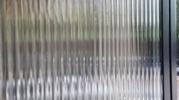 steklo na vratih omare