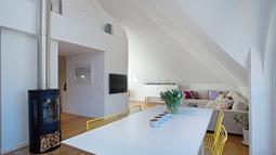 swedish modern house dining room 3 600x399