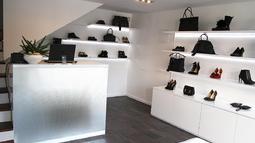 trgovina s cevlji in pult