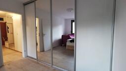 vgradna omara po meri z ogledali