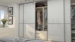 vgradna omara v beli barvi