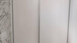 vgradna omara v kopalnici