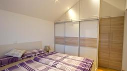 vgradna omara v mansardi