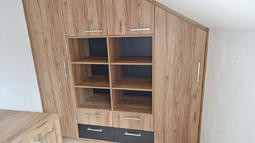 vgradna omara za pisarno v mansardi