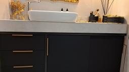 vgradni element pod umivalnikom črn