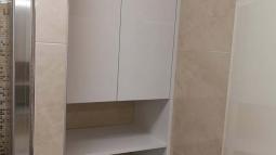 vgradno pohištvo v niši kopalnice