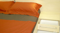 vzglavje_pri_postelji_jnaja